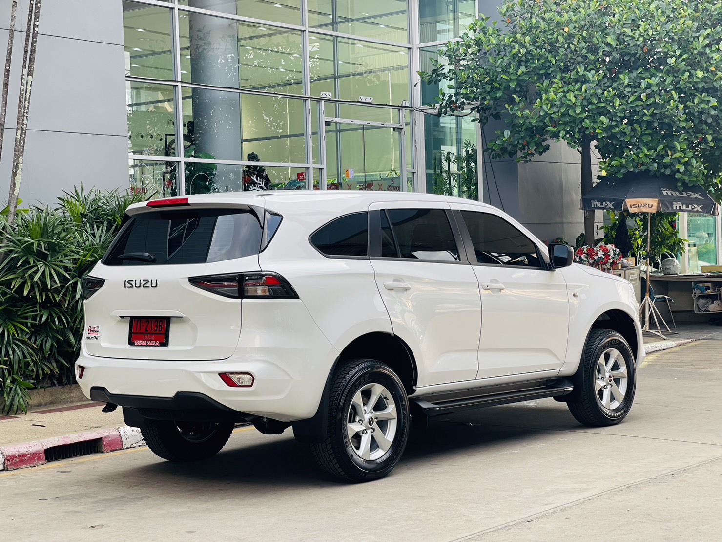 Isuzu Mu-X 1.9 AT 2WD