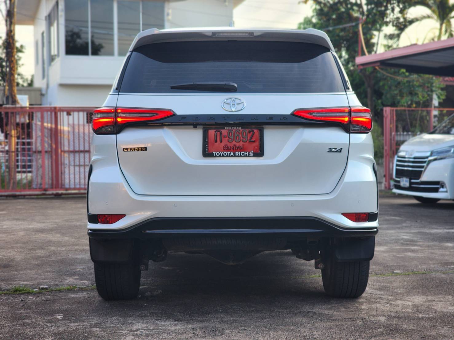 Toyota Fortuner 2.4AT 4WD