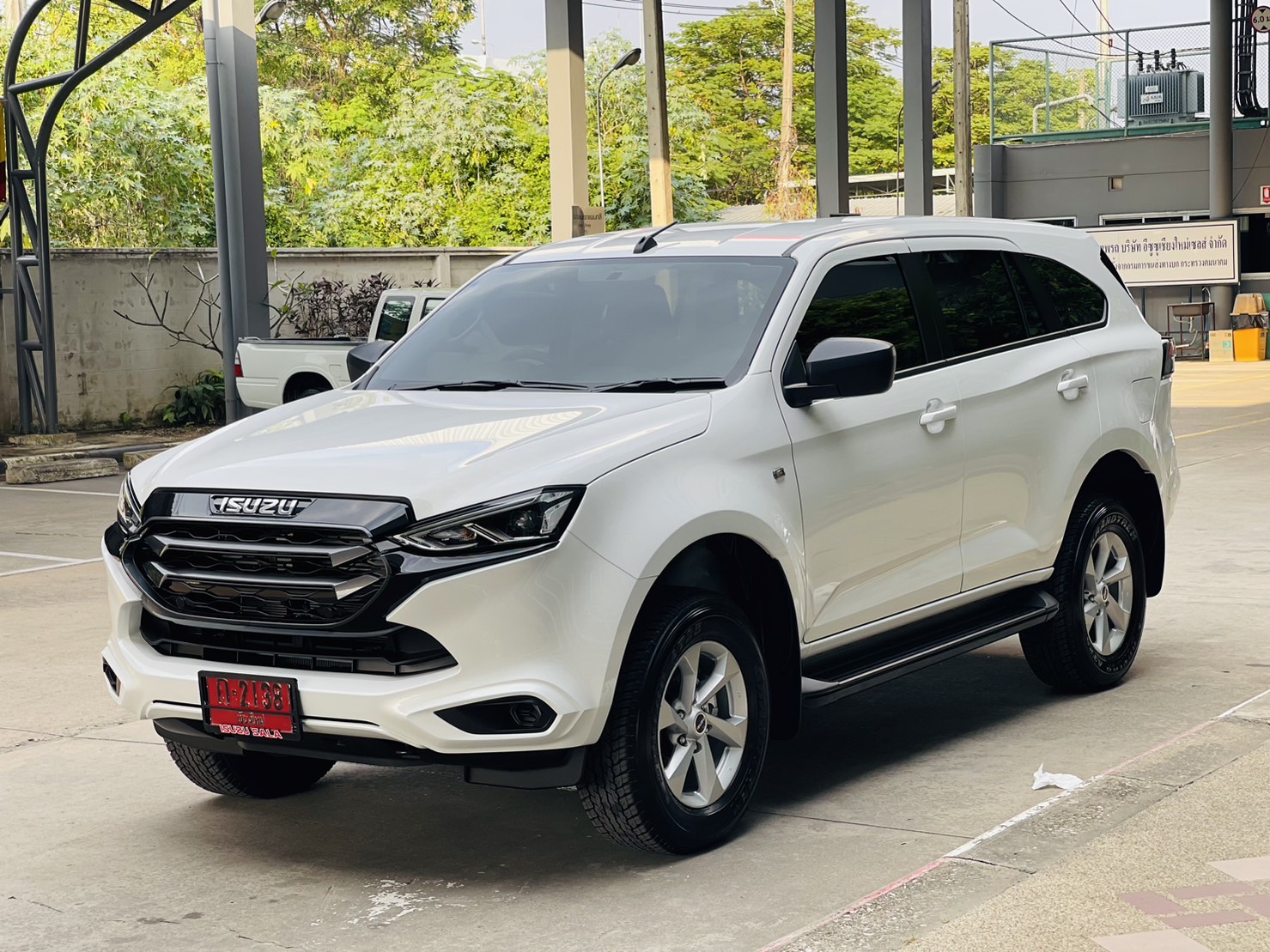 Isuzu Mu-X 1.9 AT 2WD