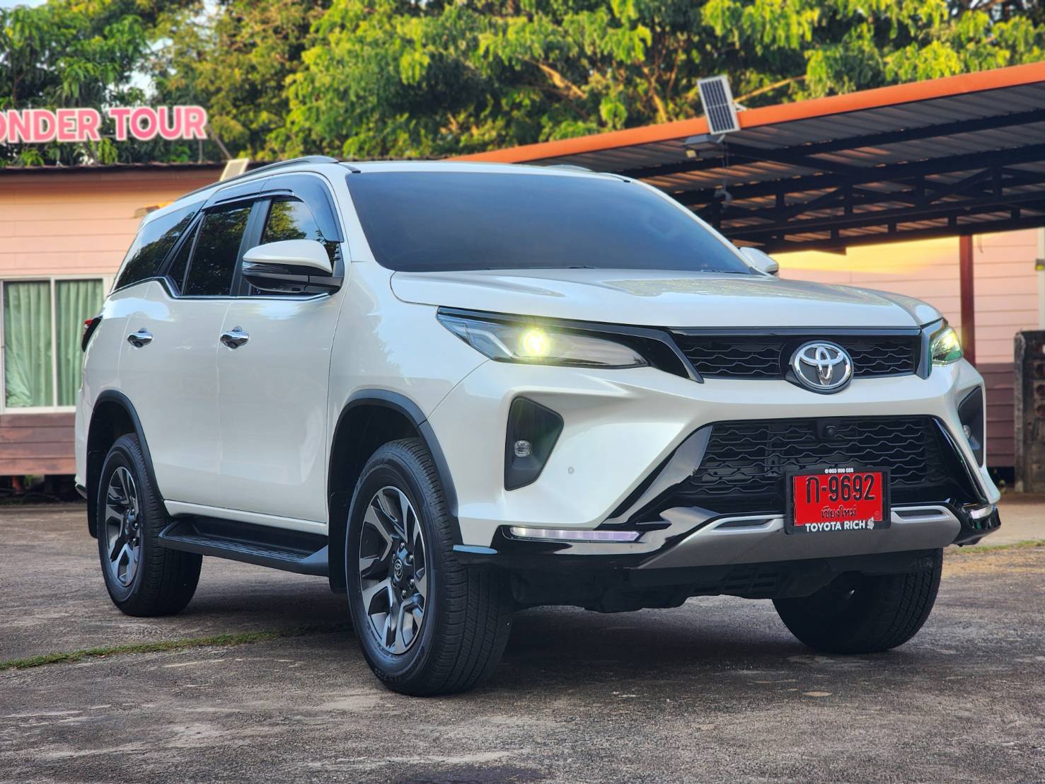 Toyota Fortuner 2.4AT 4WD