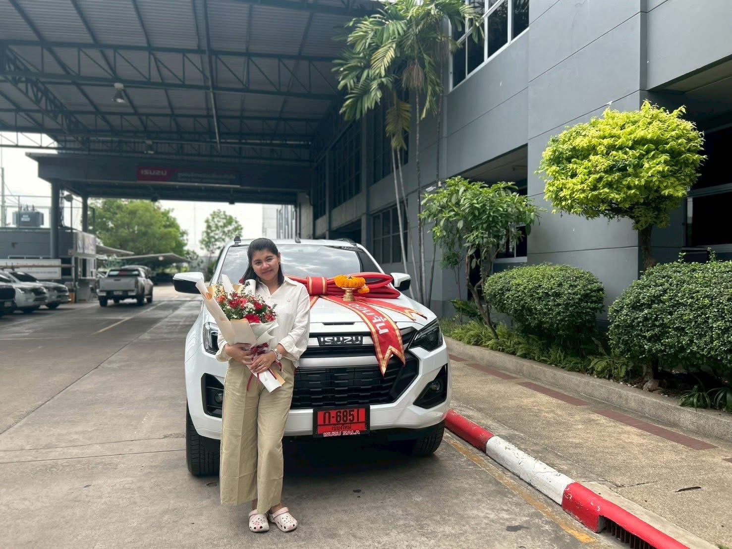 >>ต้อนรับน้องใหม่<< ISUZU V - CROSS 4 ประตู 2.2 CC ตัว ท๊อป โฟร์วีล ระบบขับเคลื่อน
4 WDหล่อ ดุ พร้อมลุยทุกเส้นทางขับนุ่ม ประหยัดน้ำมันเหมาะทั้งเที่ยวและใช้งานจริง<<